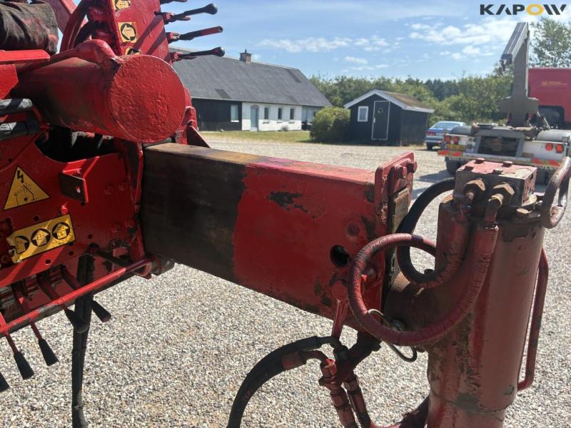 HMF 1560 K3 crane on skid steer 18
