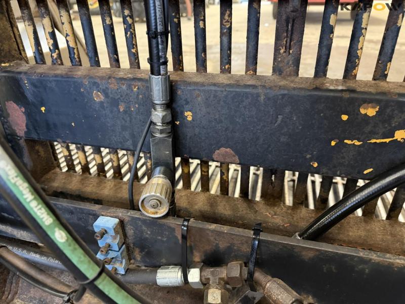 High tip potato digger with Volvo hitch 13