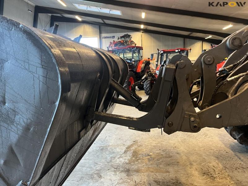 High-tip bucket with Volvo hitch 10