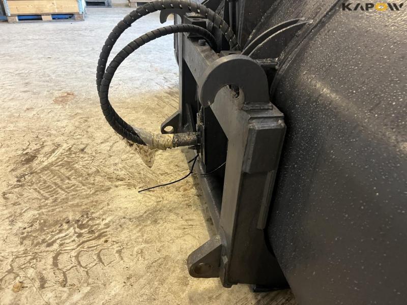 High-tip bucket with Volvo hitch 15