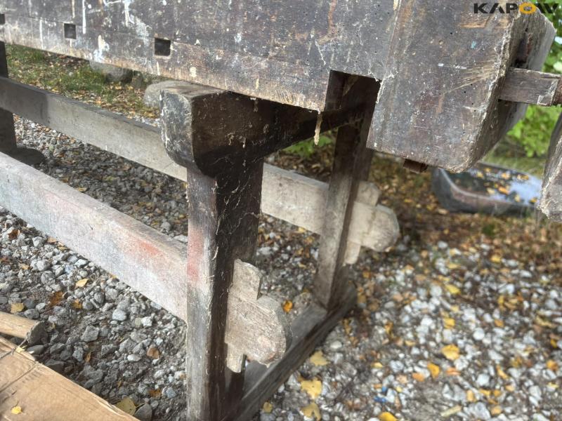 Planing bench with tools 13