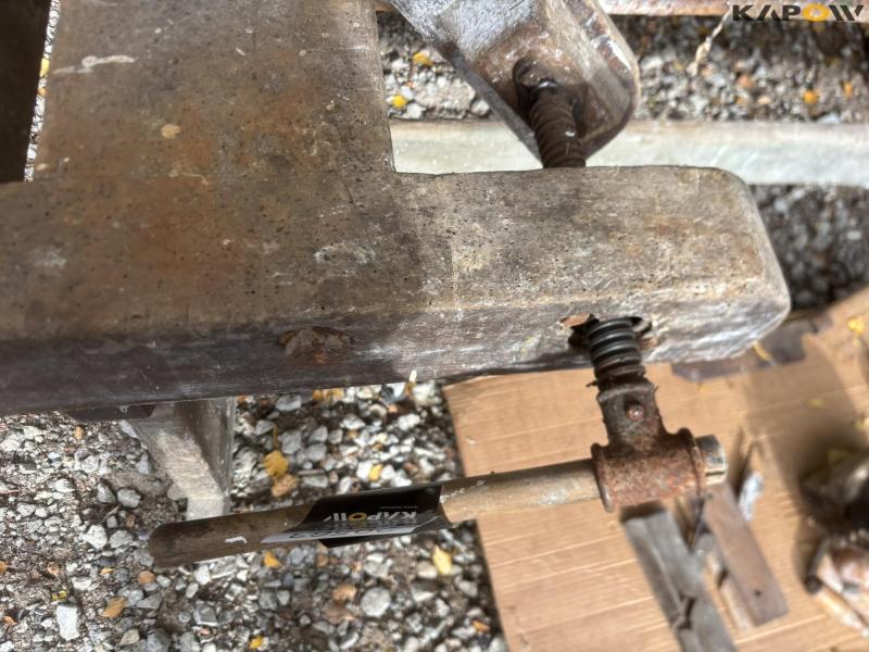 Planing bench with tools 17