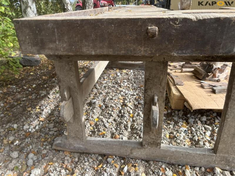 Planing bench with tools 21