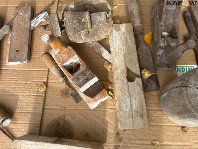 Planing bench with tools 28