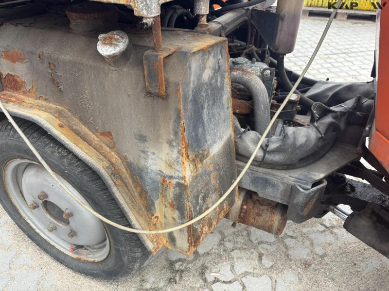 Holder C2 2.34 Basic with sweeper and salt spreader 34