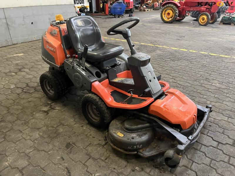 Husqvarna R418TS AWD lawn mower 3