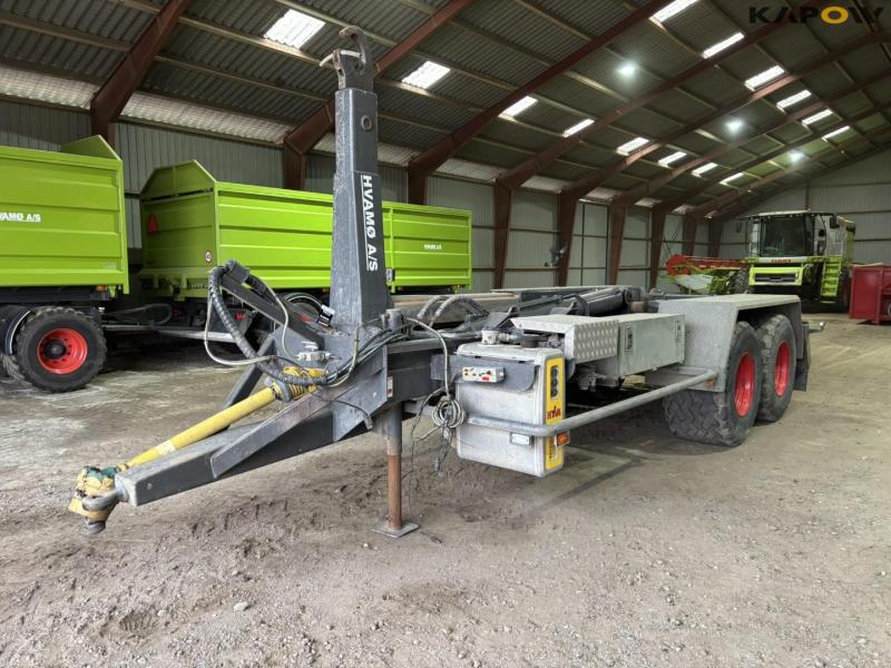 Hvamø hook lift with its own hydraulics 1