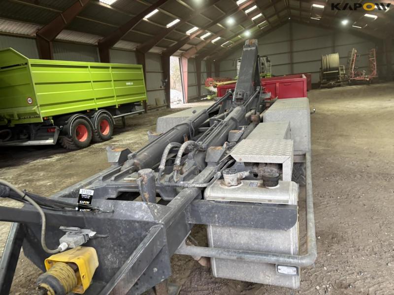Hvamø hook lift with its own hydraulics 56