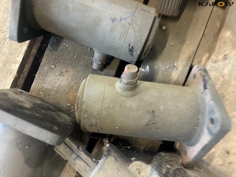 Hydraulics and gears 20