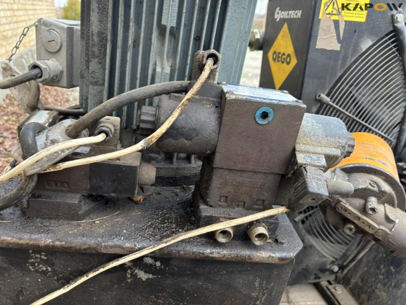 Hydraulic station 17