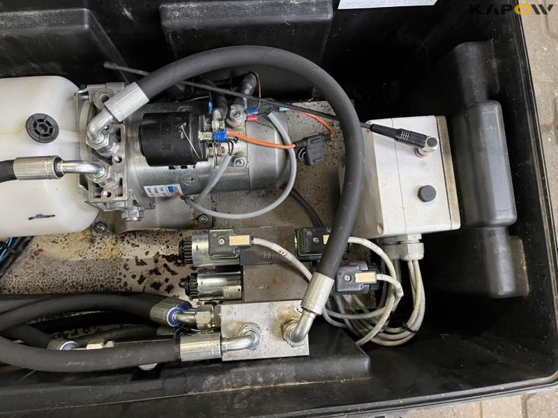 Hydraulic station for truck 16