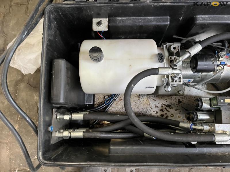 Hydraulic station for truck 17