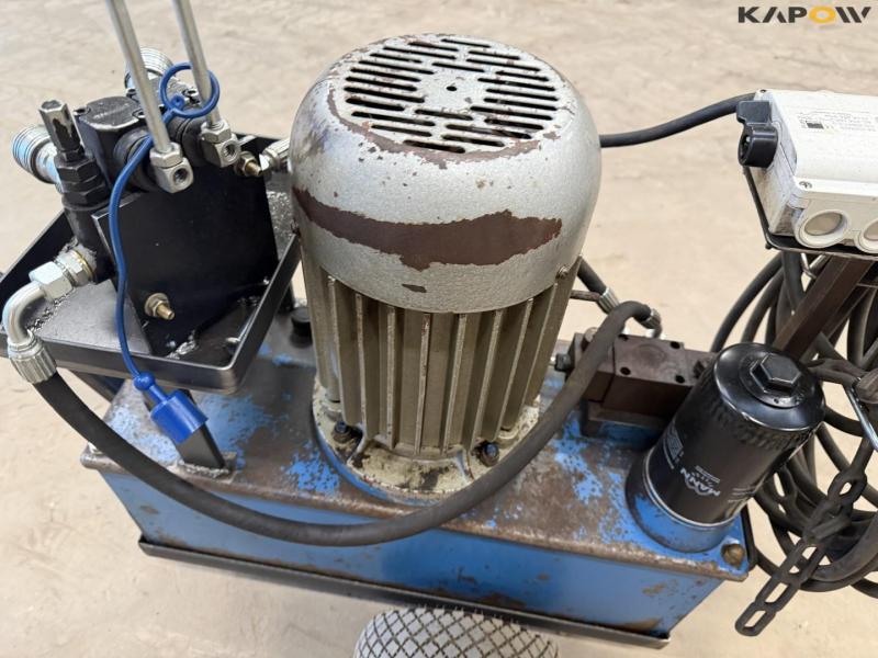 Hydraulic station 13