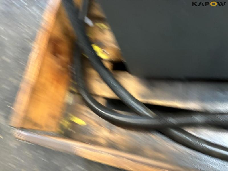 Hydraulic tank with cooler 23