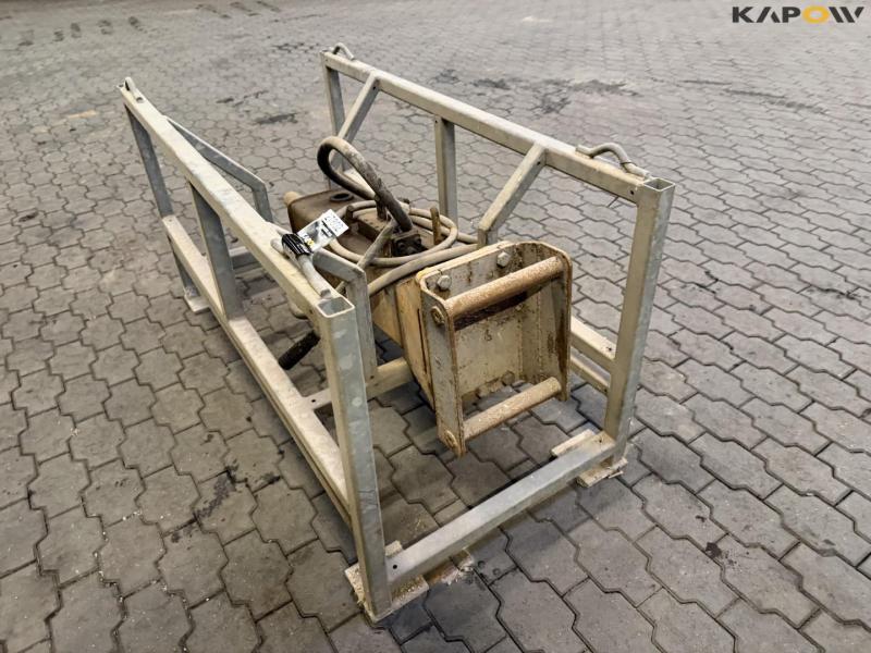 Hydraulic hammer with Hydrema hitch 5