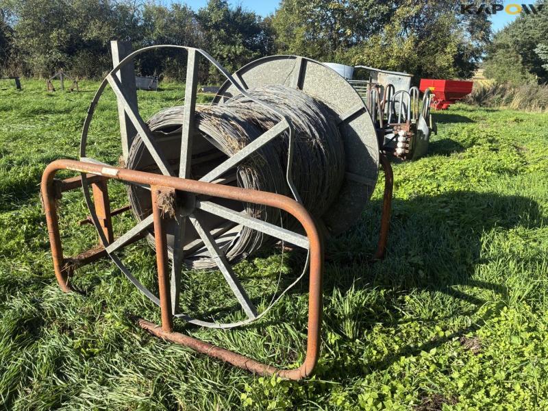 Hydraulic fence roller for three-point suspension 7
