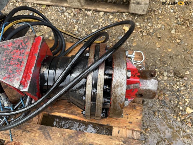 Hydraulic earth auger with Hydrema hitch 11