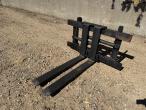 Hydraulic pallet forks with Volvo hitch 1