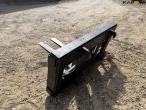 Hydraulic pallet forks with Volvo hitch 7