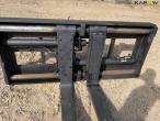 Hydraulic pallet forks with Volvo hitch 15