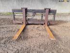 Hydraulic pallet forks with Volvo hitch 2