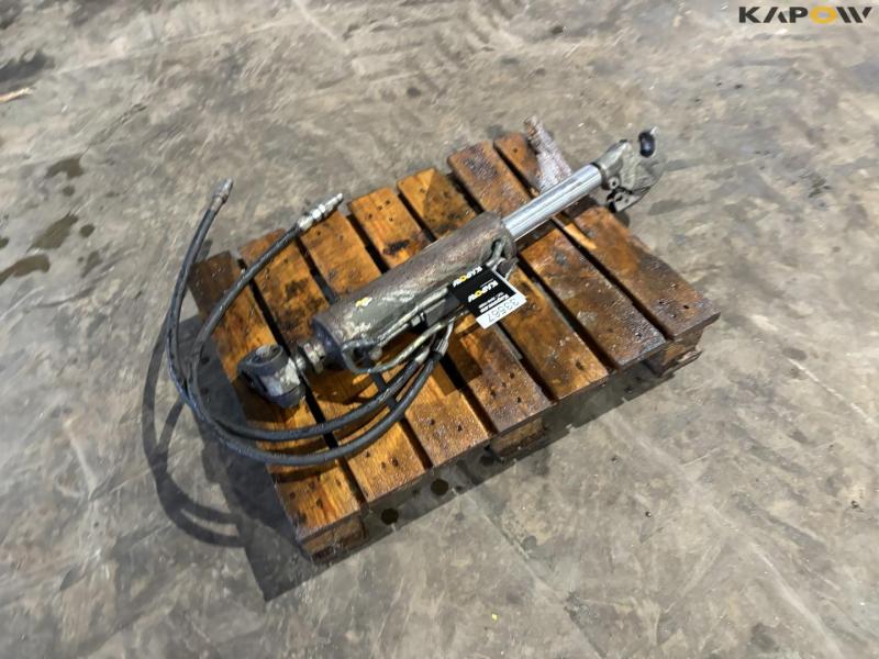 Hydraulic top link 7