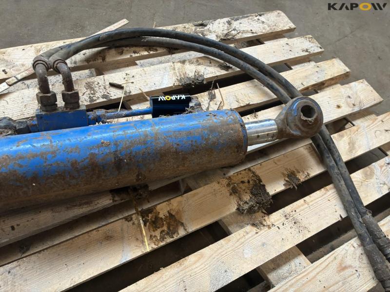 Hydraulic top link 11