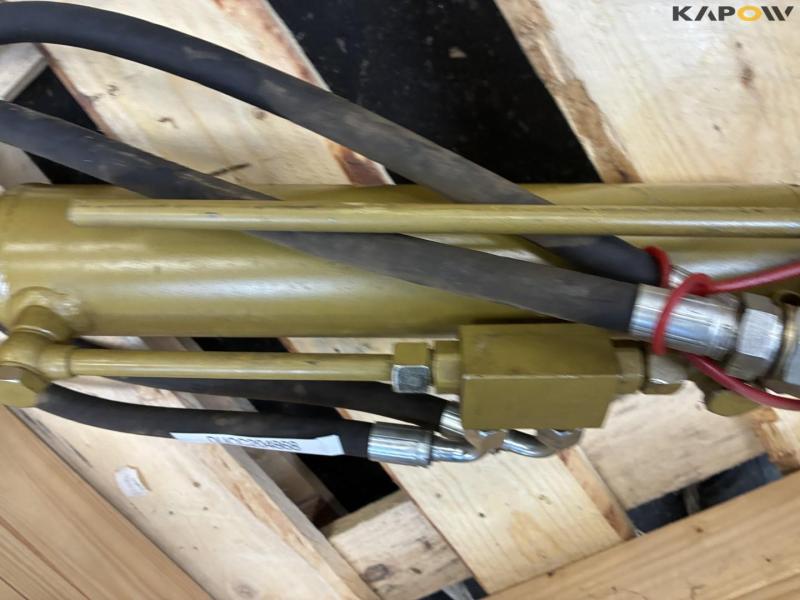 Hydraulic top link 13