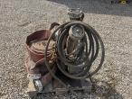 Hydraulically driven pump with 4