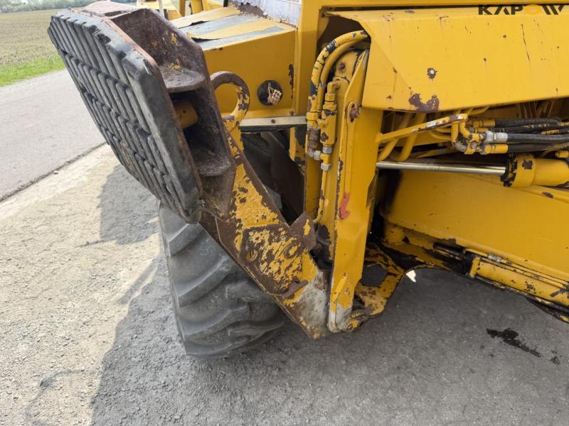 Hydrema 806 CLS backhoe loader 29