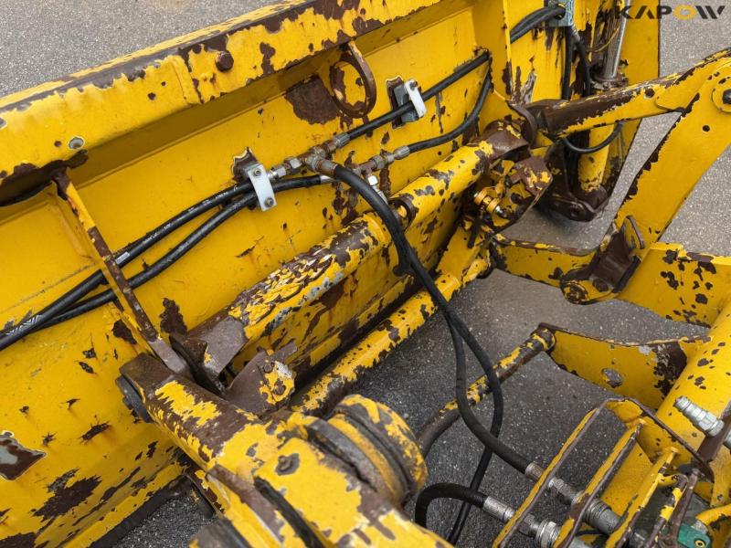 Hydrema 806 backhoe loader 12