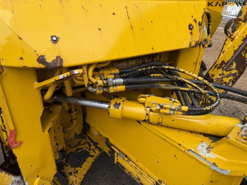 Hydrema 806 backhoe loader 38