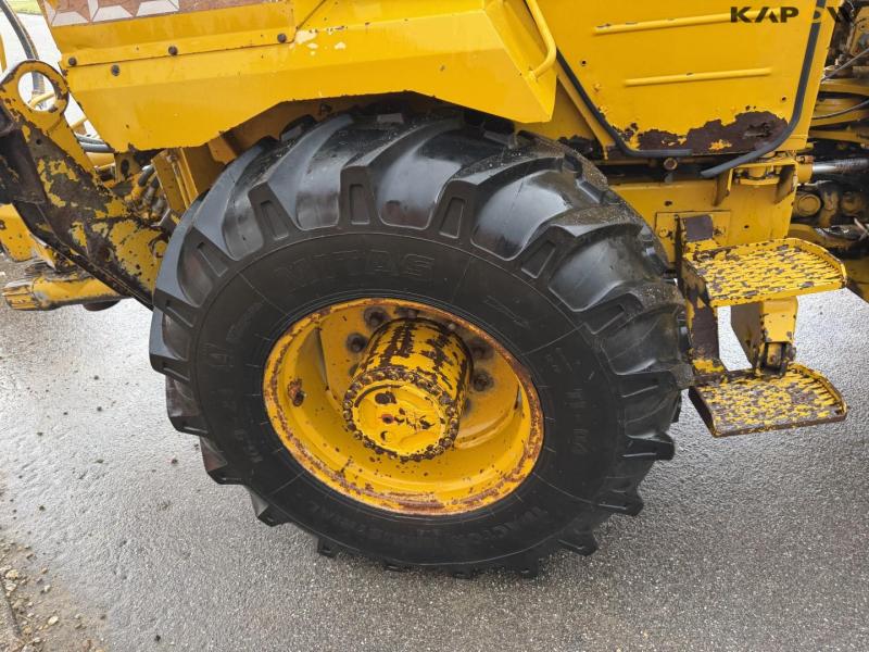 Hydrema 806 backhoe loader 73