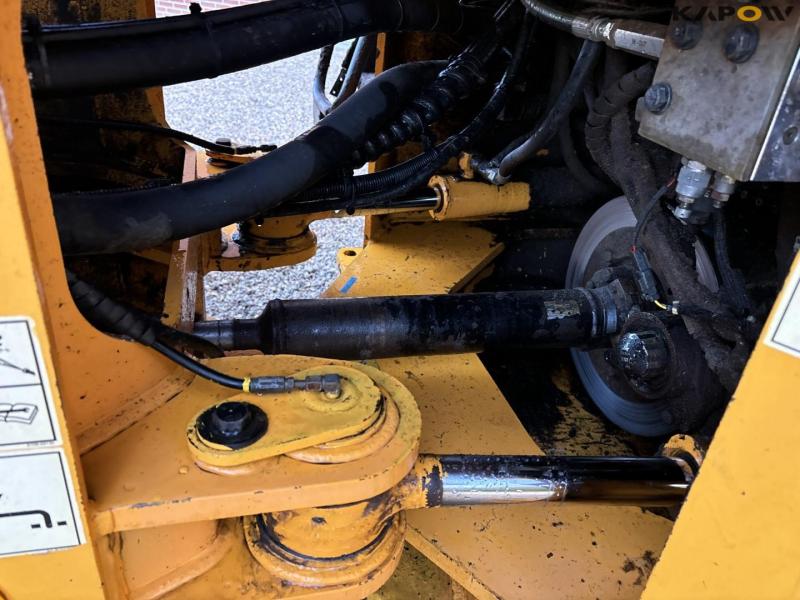 Hyundai HL757-7A wheel loader 24