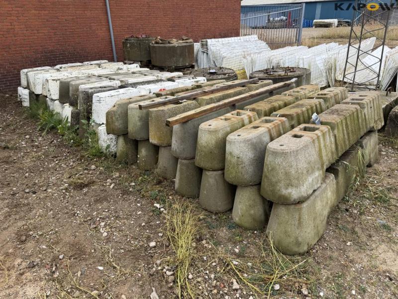 IBF Hoffmann concrete blocks for barrier 3