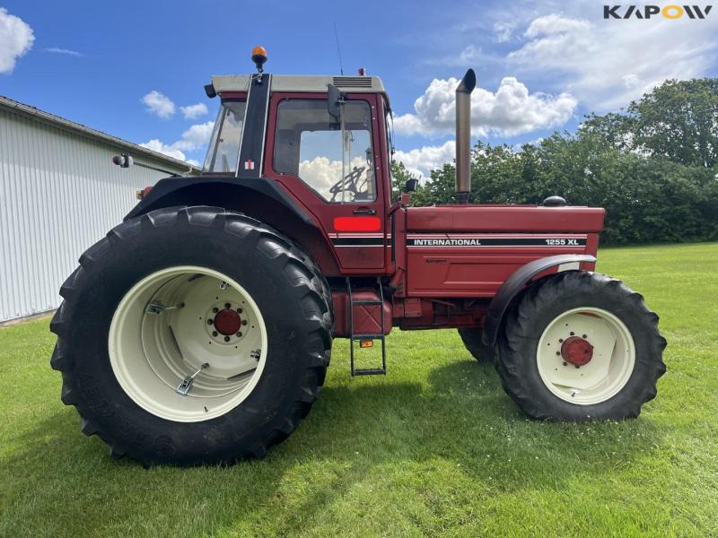 IH 1255 tractor with twin wheels 4