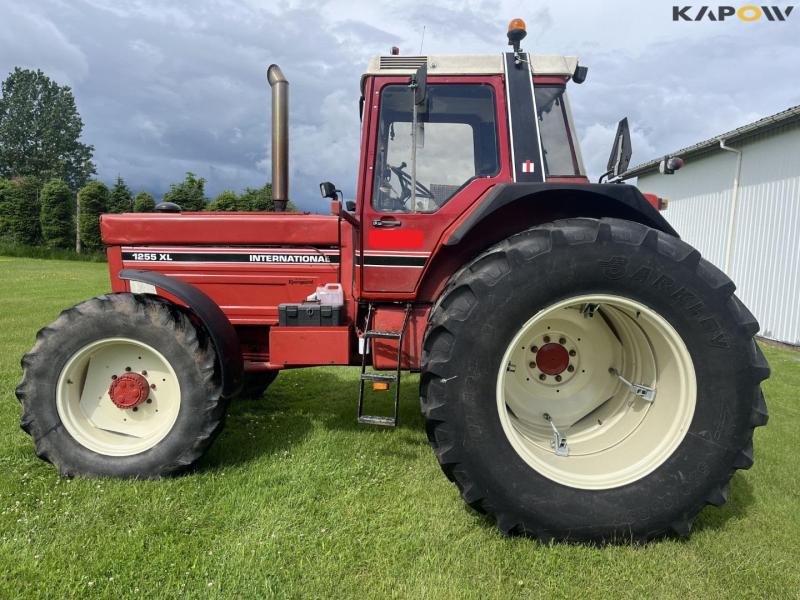 IH 1255 tractor with twin wheels 8