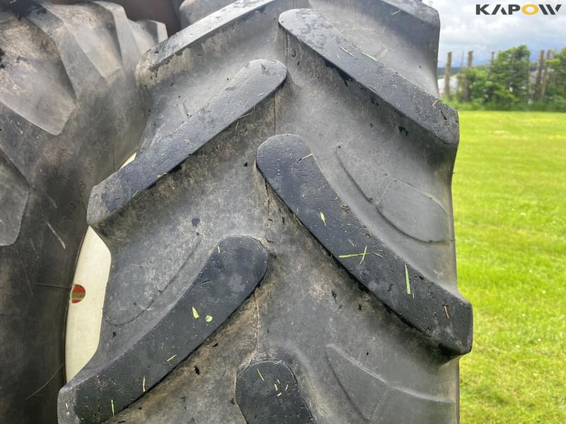 IH 1255 tractor with twin wheels 31