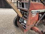 IH 685 XL tractor with front loader 13