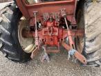 IH 685 XL tractor with front loader 24