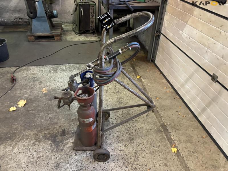 Oxygen and gas set with bottles 5