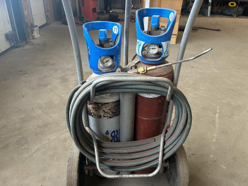 Oxygen and gas set with cutting torch 9