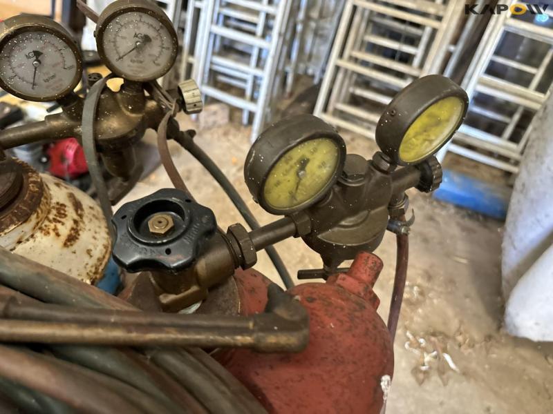 Oxygen and gas set with equipment 8