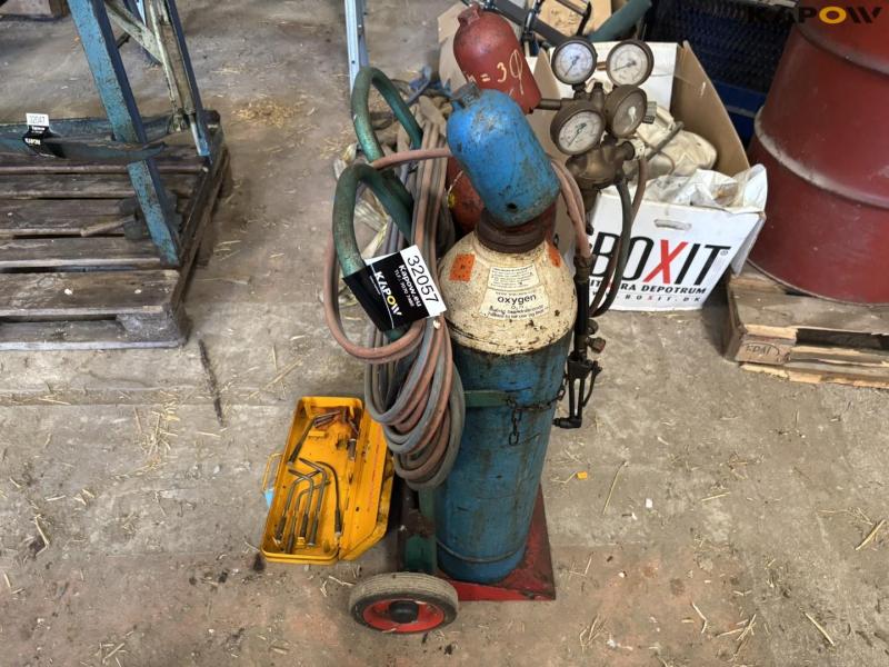 Oxygen and gas set with cart 2