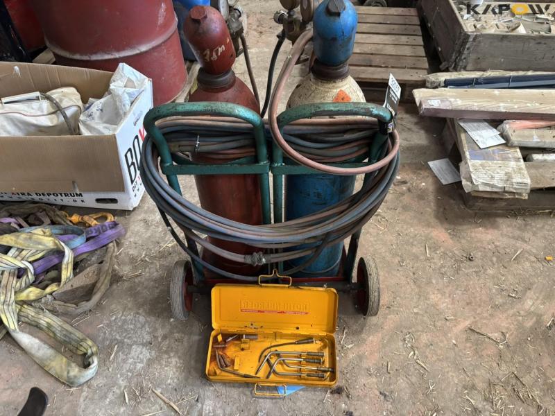 Oxygen and gas set with cart 3