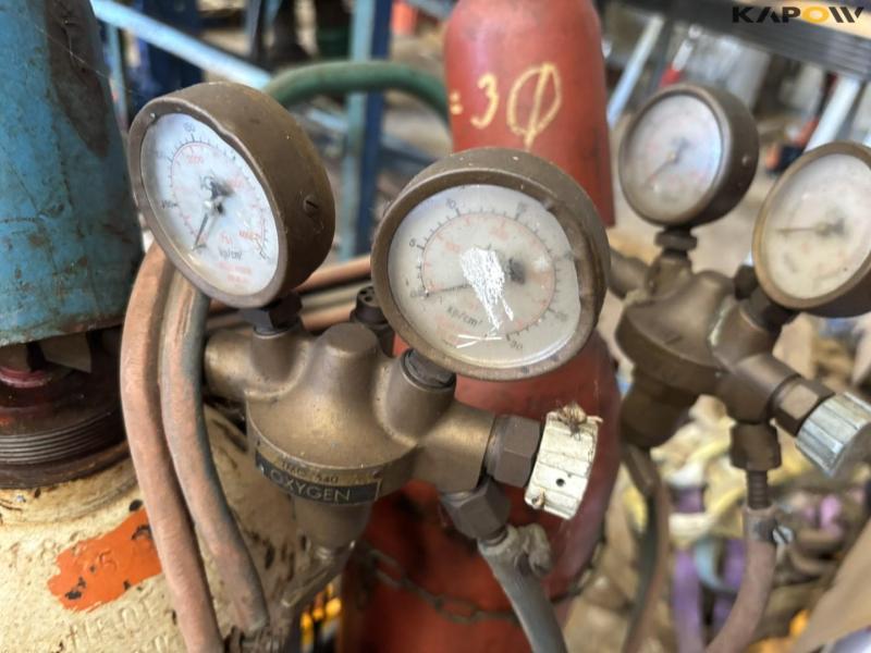 Oxygen and gas set with cart 9