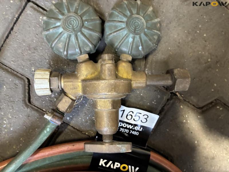 Oxygen and gas set 14