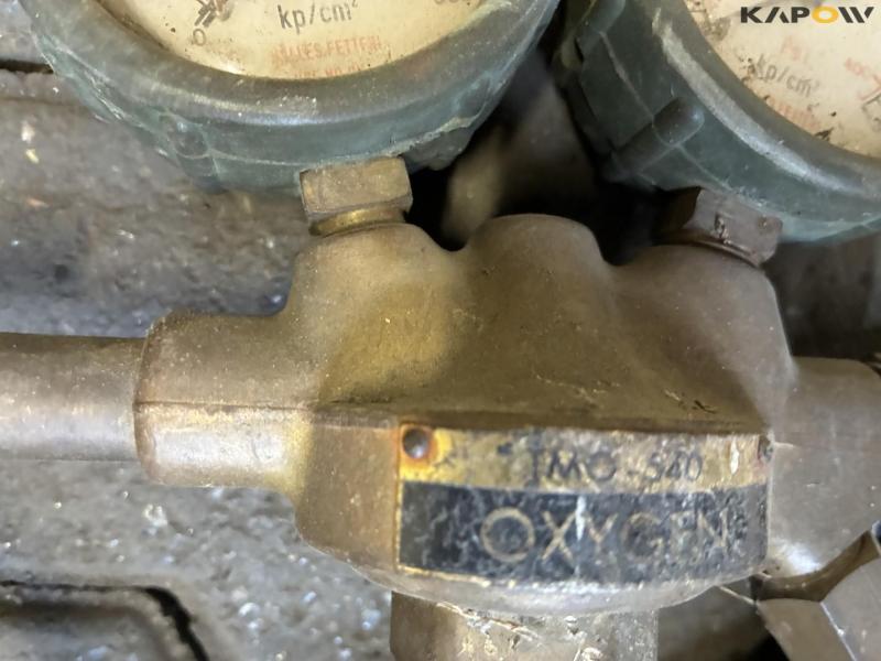 Oxygen and gas set 16
