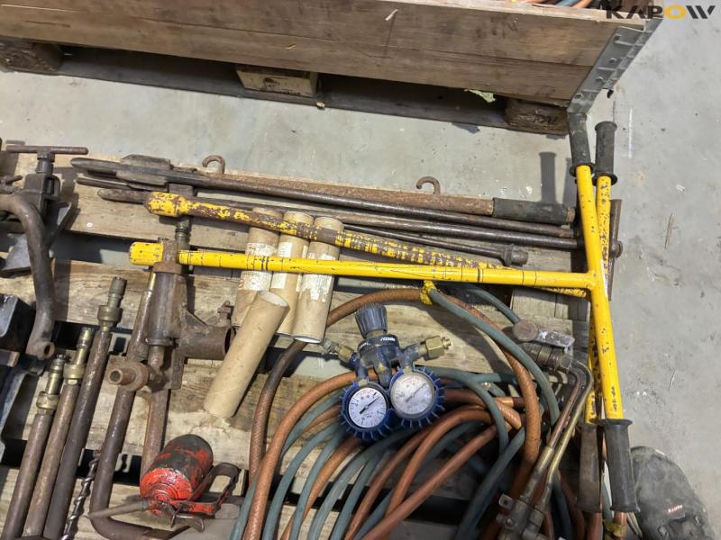 Oxygen and gas set 26