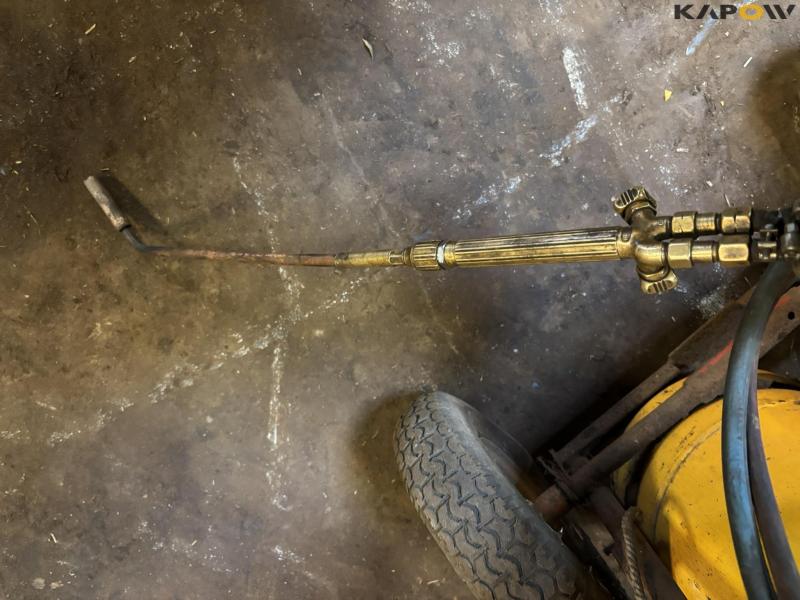 Oxygen and gas equipment 9